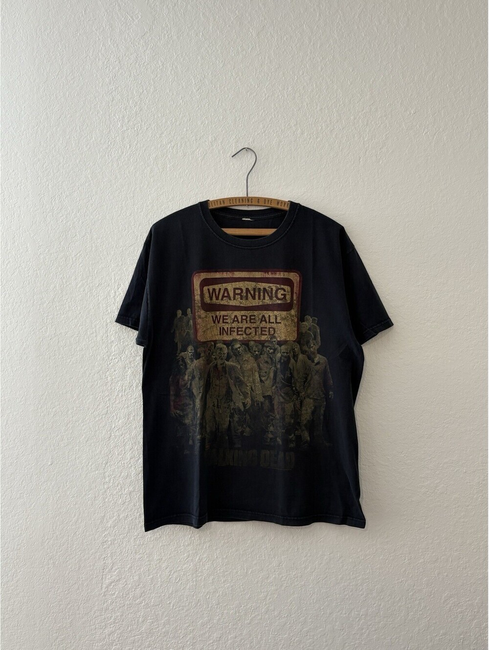 Men's 2012 The Walking Dead “We are all infected” Graphic T-Shirt Size Large